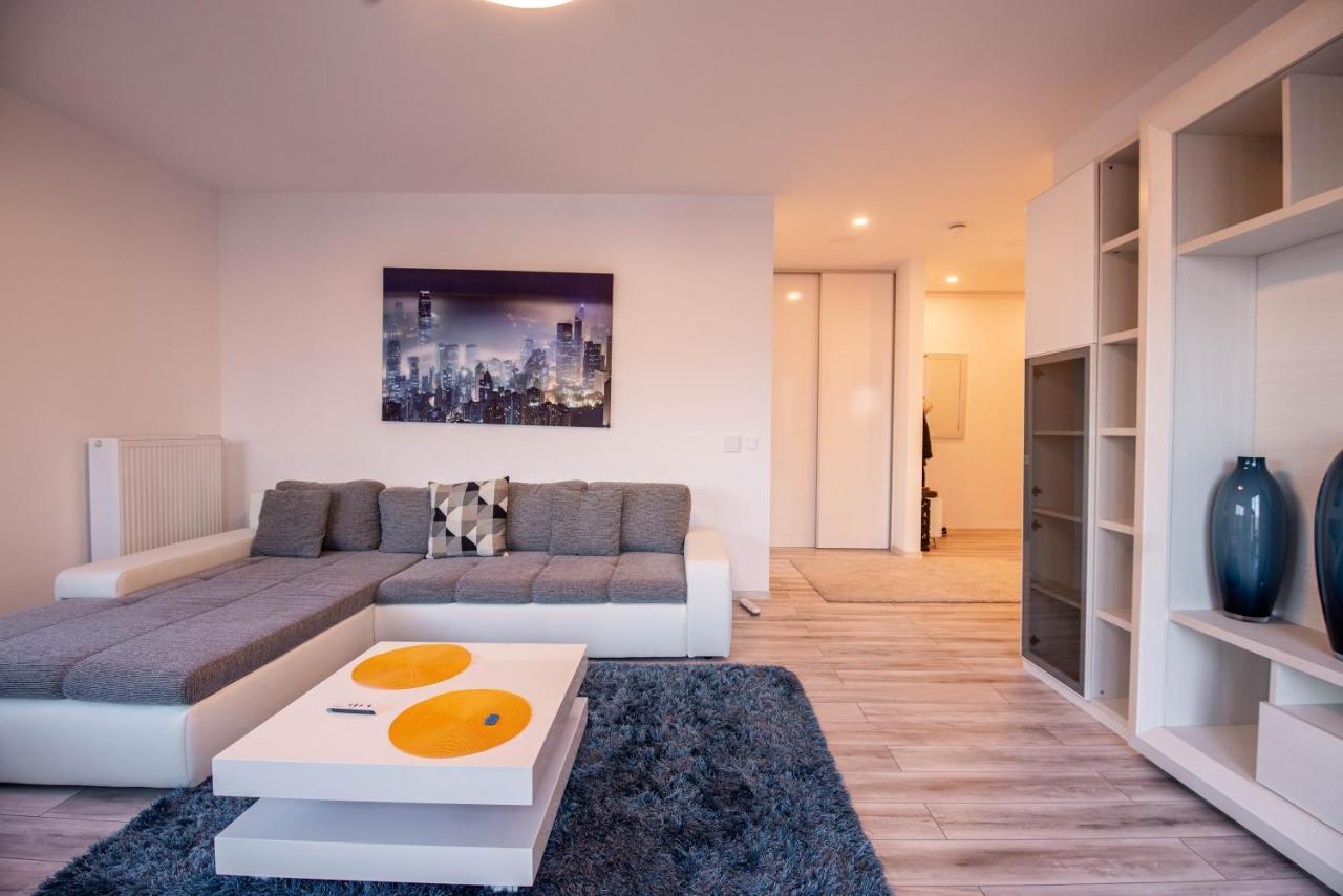 Luxury Westpark 2 Presidentialsuite With Lake View W4 Bucharest Exterior photo